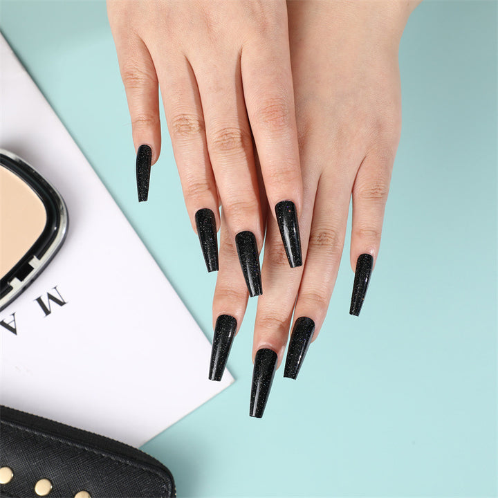 Elegant and glittering artificial nails Bowlift