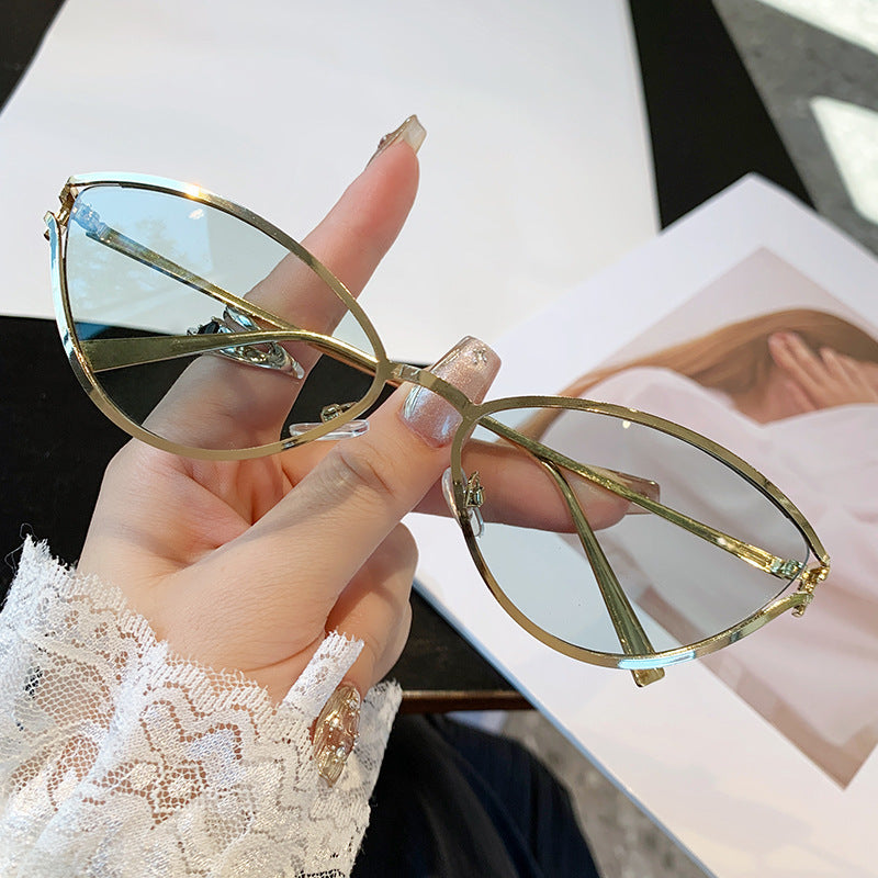 Ladies Cat-Eye Sunglasses with Elegant Metal Frame and UV Protection Bowlift