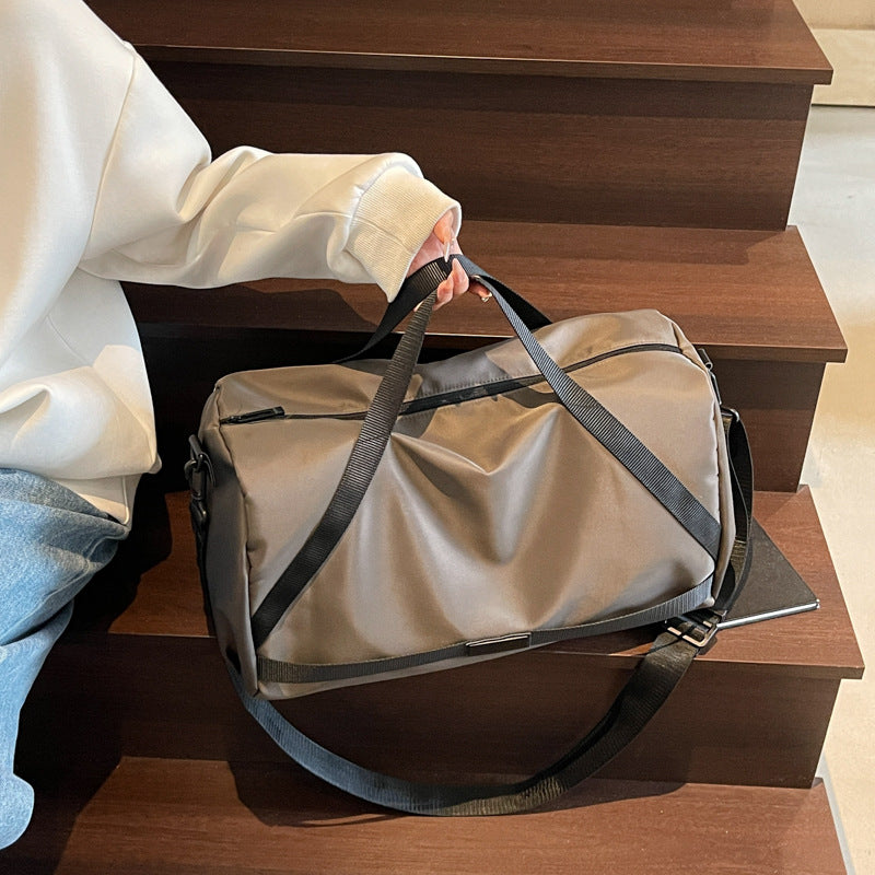 Leisure travel bag with multiple inner compartments Bowlift