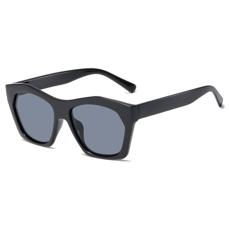 Women's fashionable sunglasses in striking leopard pattern Bowlift