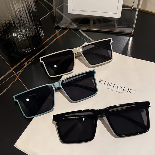 Ladies square sunglasses with modern, sturdy plastic frame Bowlift