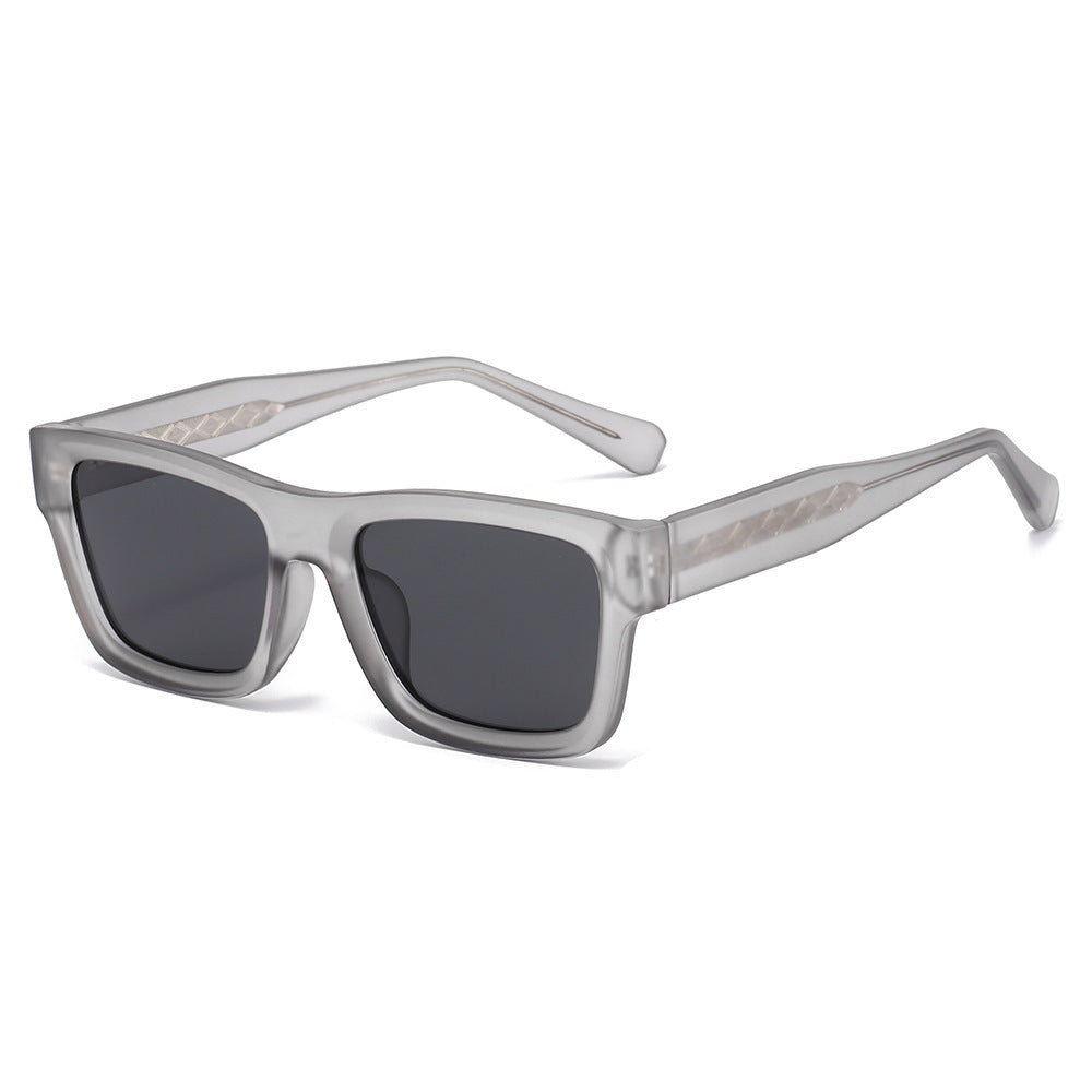 Women's sunglasses in an urban, angular design with metallic accents Bowlift