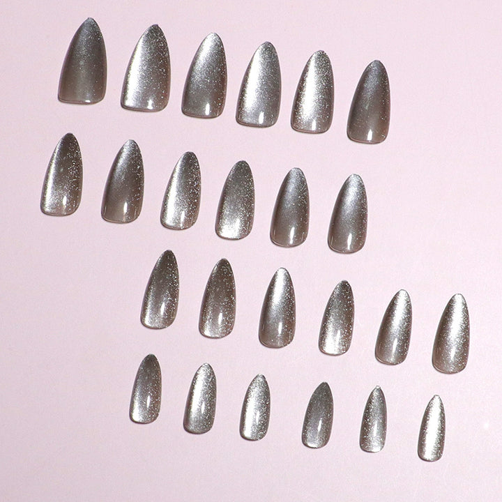 Glamorous Shimmering Press-On Nail Tips Bowlift