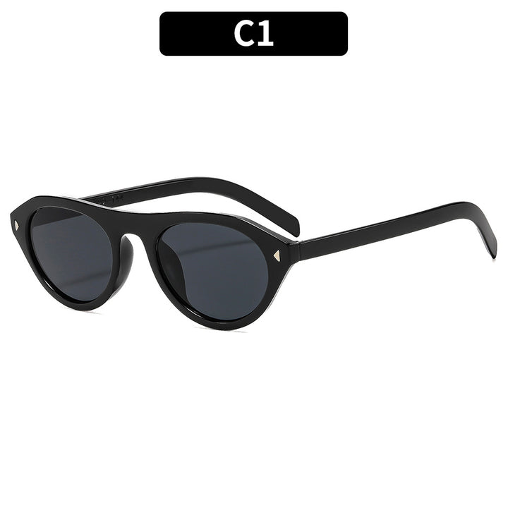 Fashionable Cat-Eye Sunglasses with Leopard Print Design