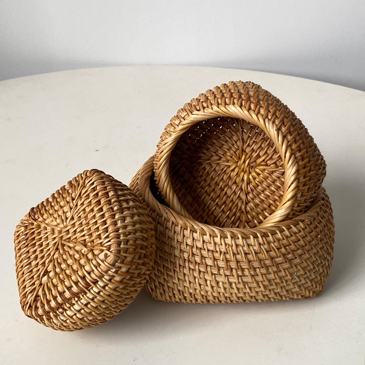 Ladies basket made of woven rattan Bowlift