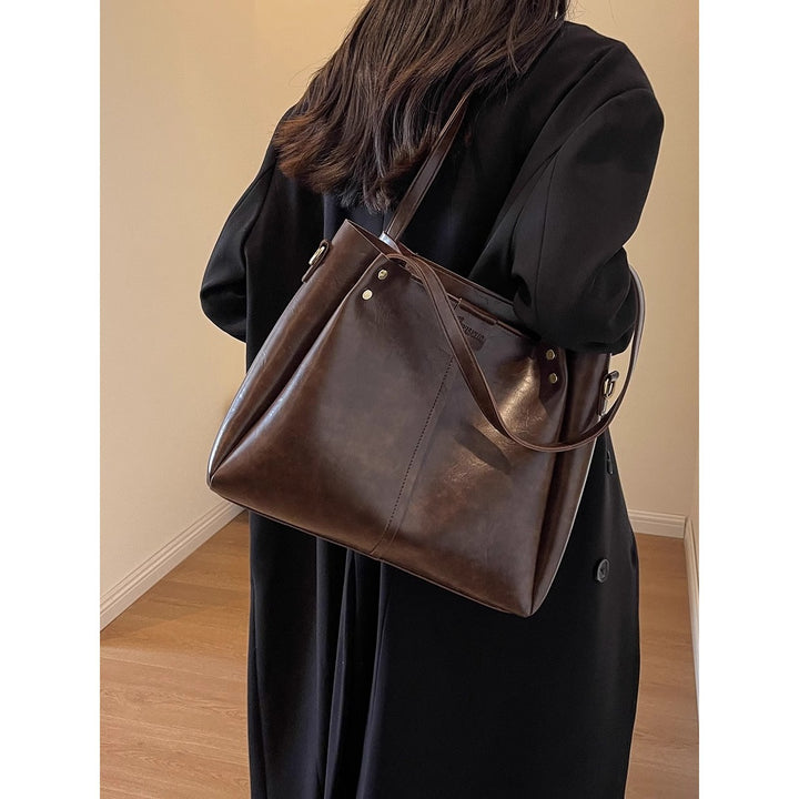 Versatile Multi-Functional Handbag Bowlift