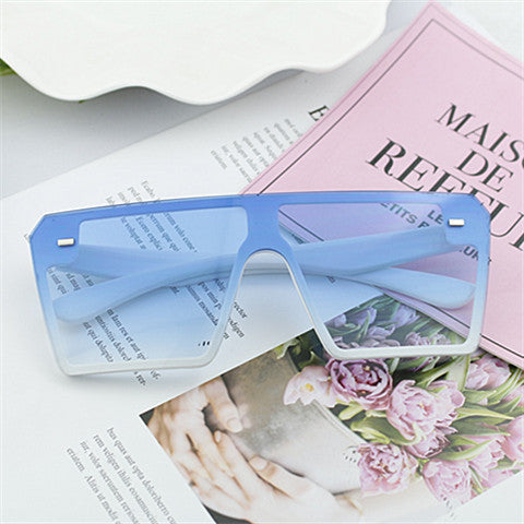 Women’s Fashion Rectangular Sunglasses in Urban Design Bowlift