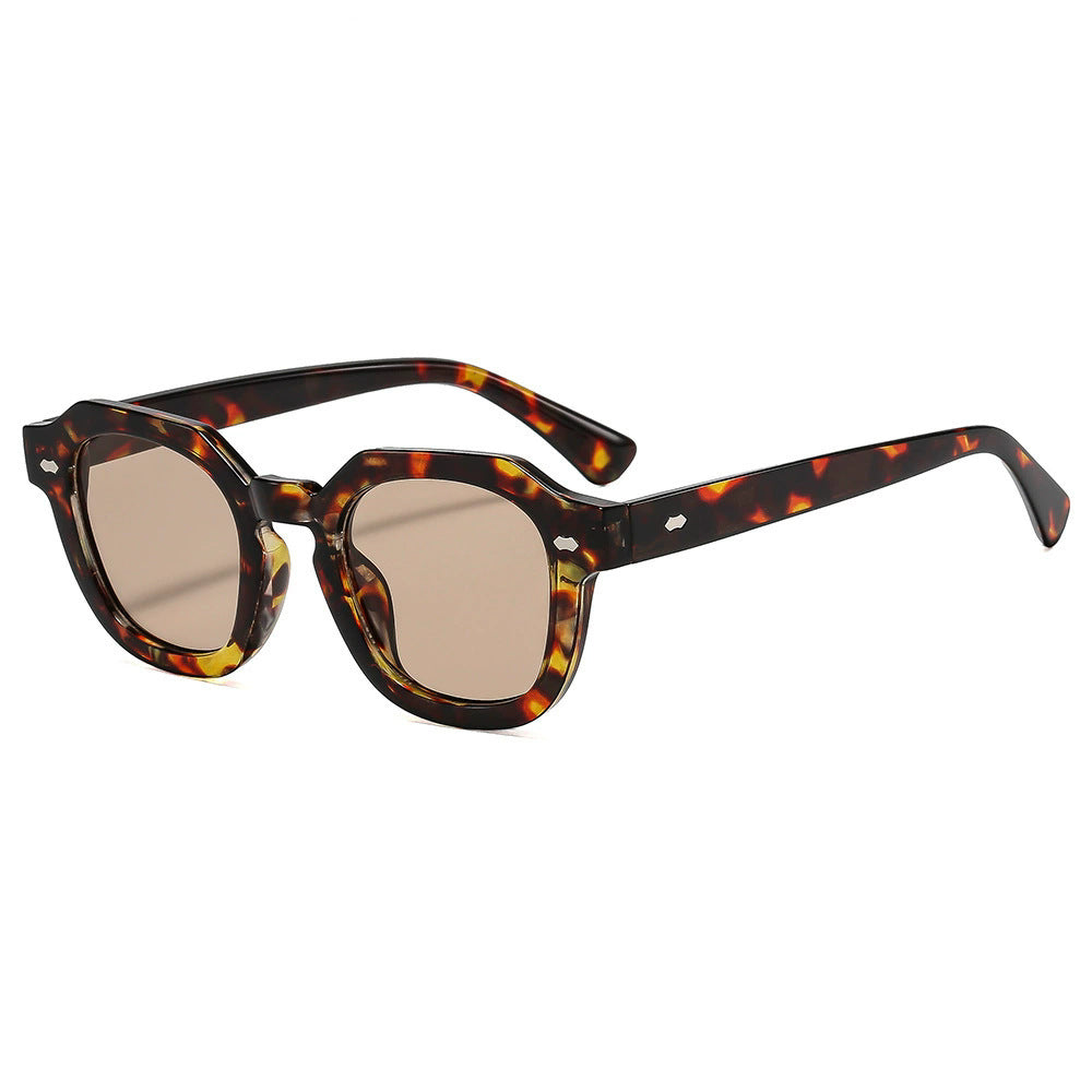 Women's sunglasses in modern design with polarized lenses Bowlift