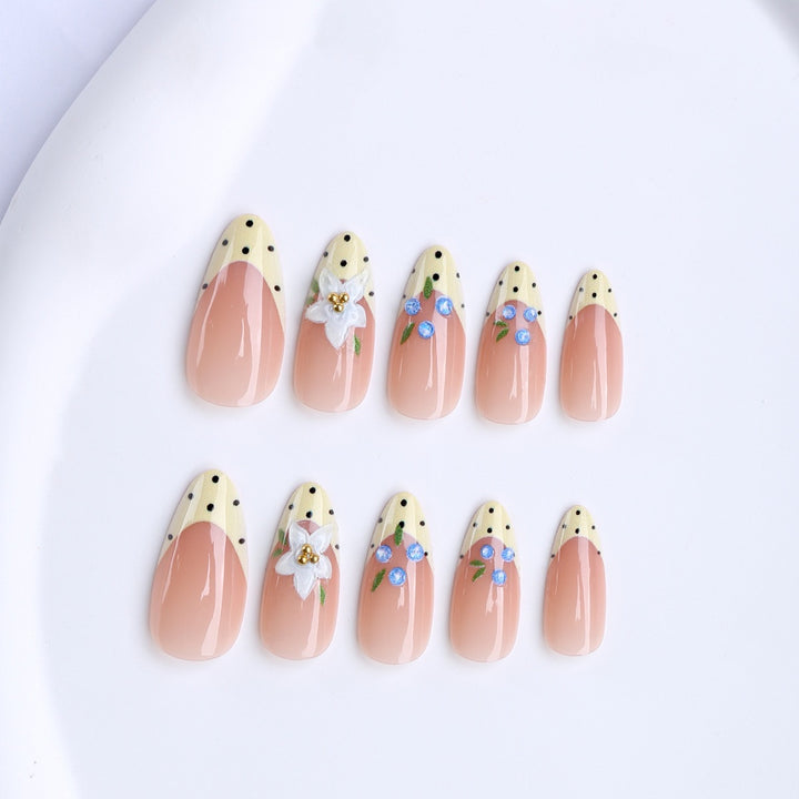 Trendy Nail Art Bowlift