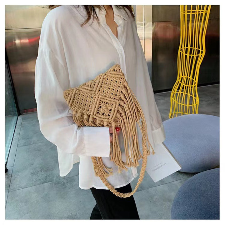 Hand-knotted macrame shoulder bag with fringes Bowlift