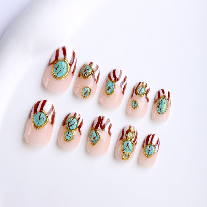 Artificial Nails with Extraordinary Design Bowlift