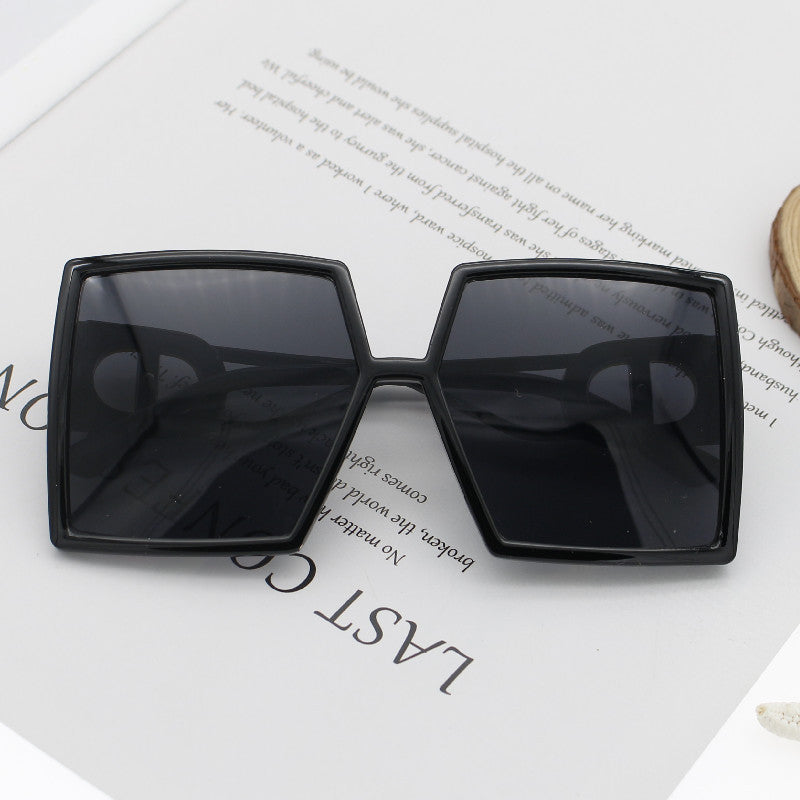 Women's square sunglasses with luxurious frame Bowlift