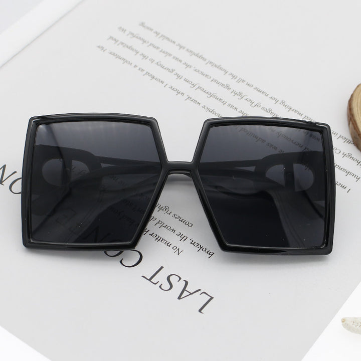 Women's square sunglasses with luxurious frame Bowlift