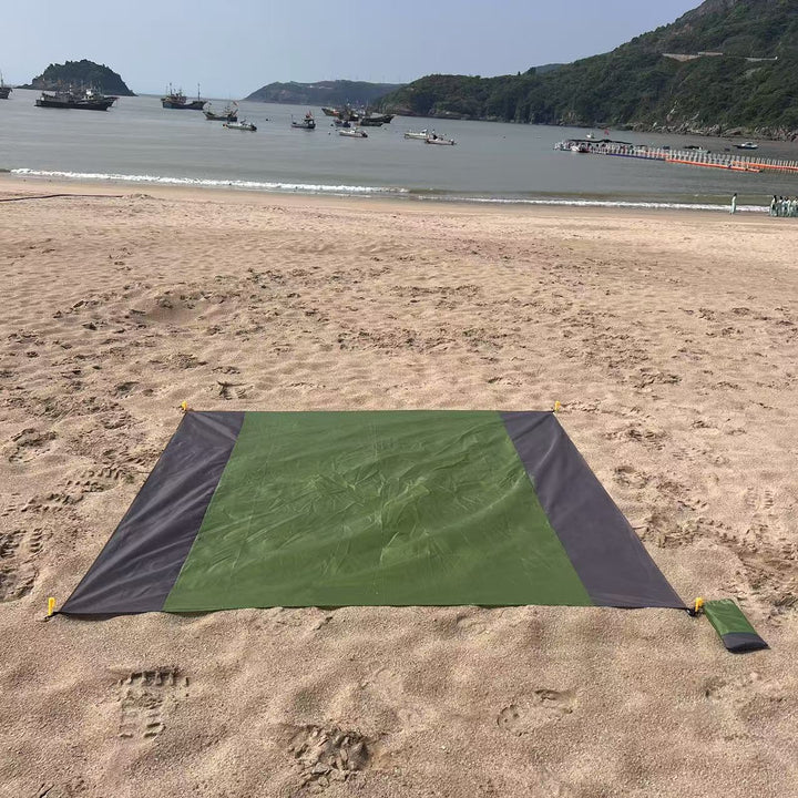 UV-Resistant Beach Blanket Bowlift