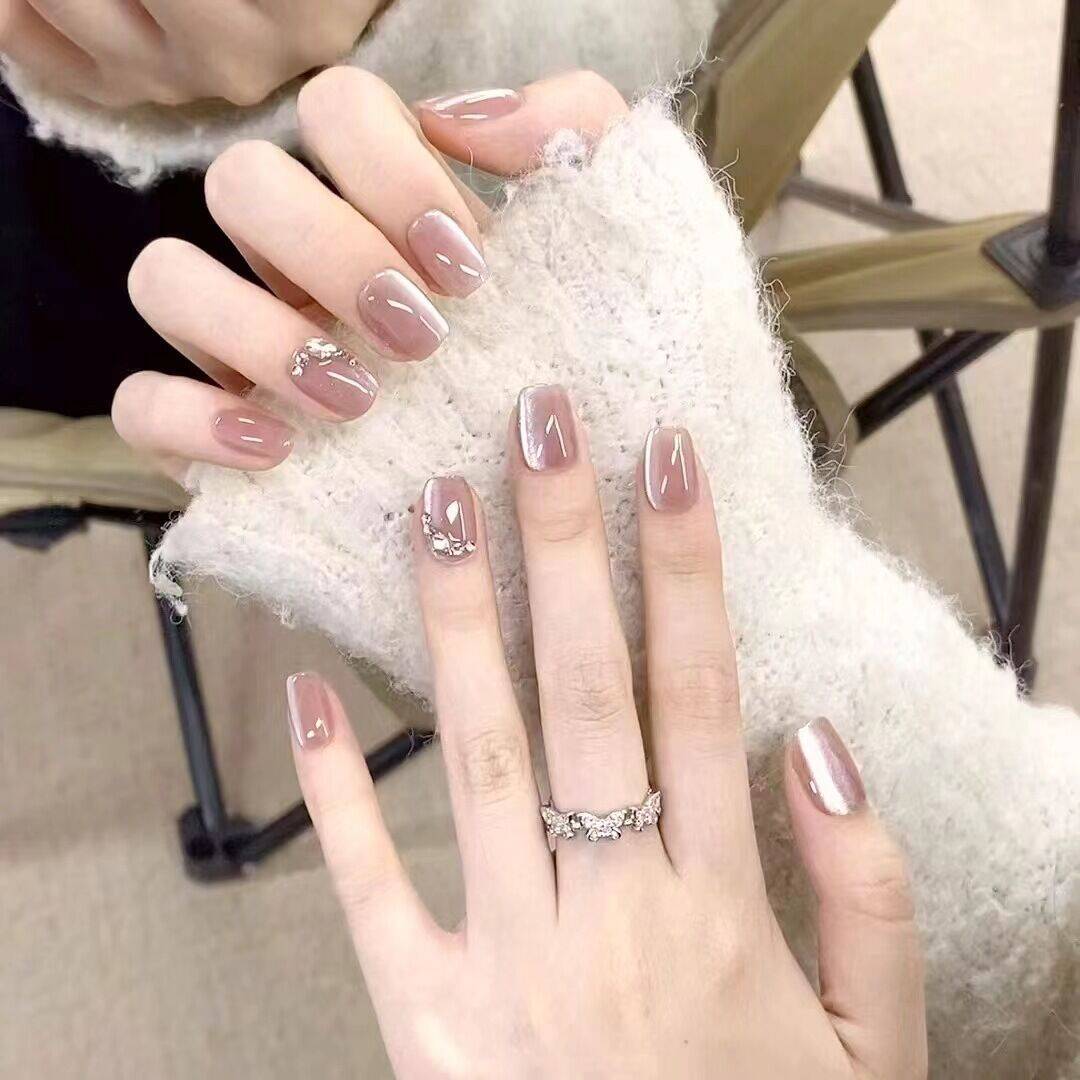 Artistic Floral-Embellished Press-On Nail Art Bowlift