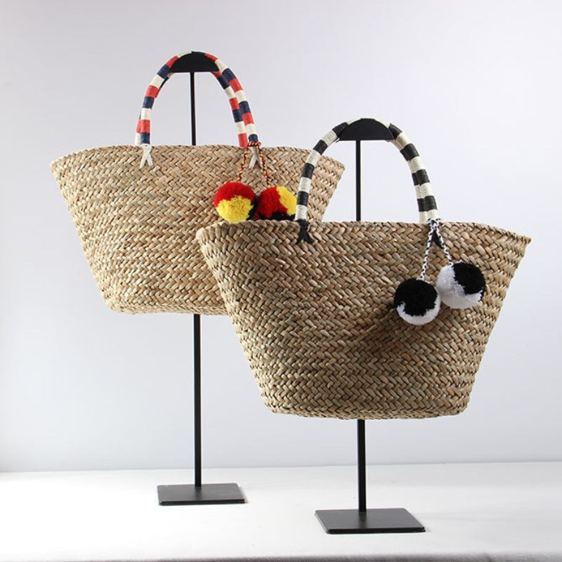 Braided beach bag with decorative pompons Bowlift