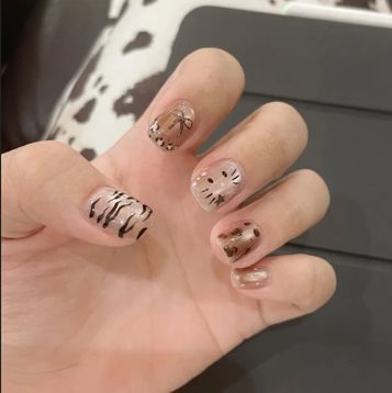 Artificial Nails in Stylish Ombre Design Bowlift