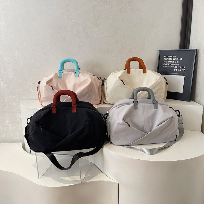 Stylish travel bag with ergonomic design Bowlift