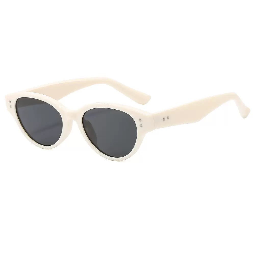 Women's Cat-Eye Sunglasses with Elegant Plastic Frame and UV Protection Bowlift
