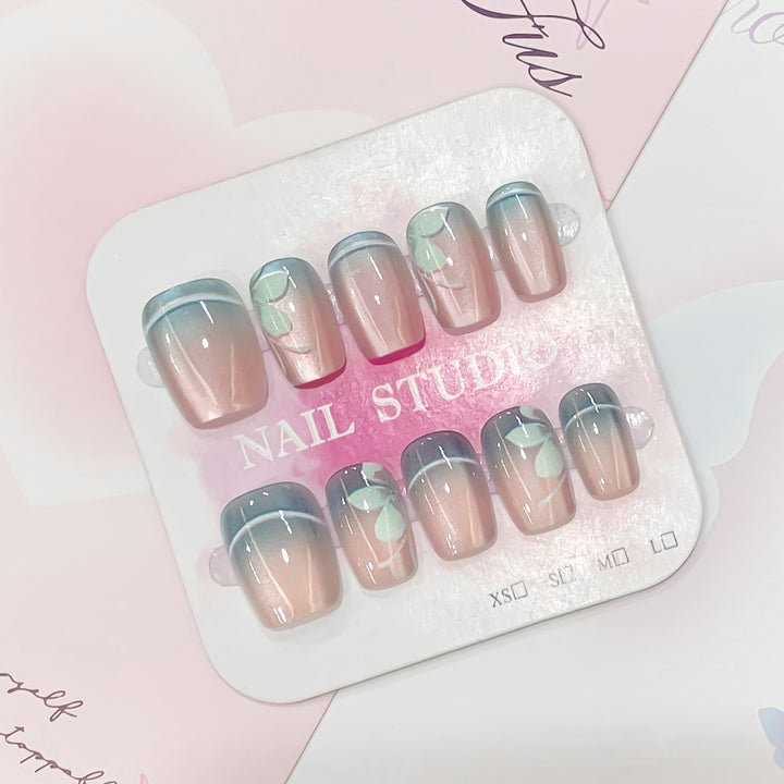 Artificial nails with elegant flower design Bowlift