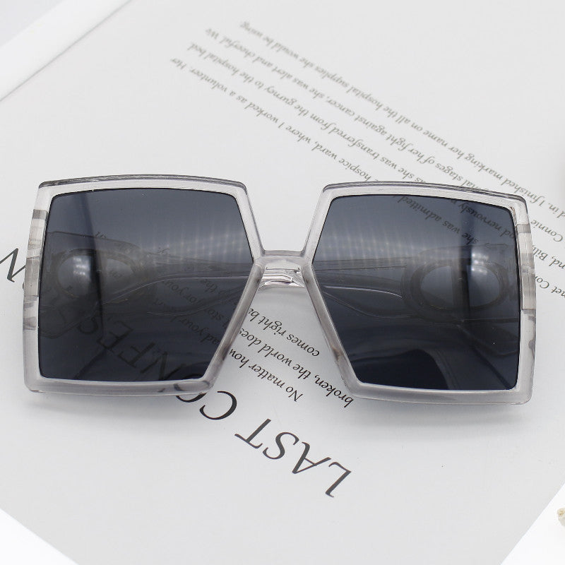 Women's square sunglasses with luxurious frame Bowlift