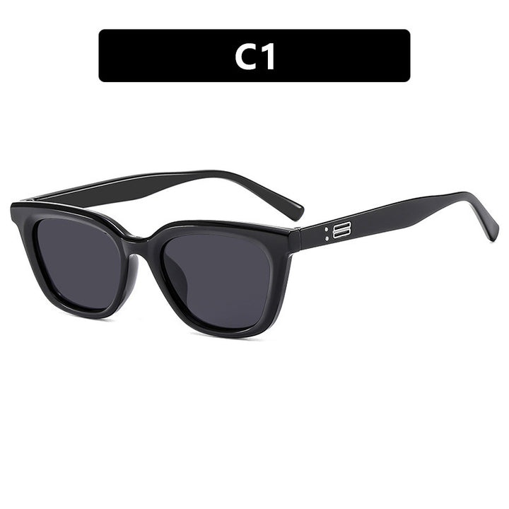 Ladies Cat-Eye Sunglasses with modern, slightly curved frame Bowlift