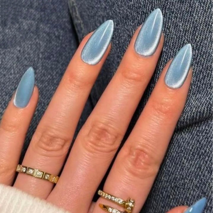 Artificial nails with shimmering metallic finish Bowlift