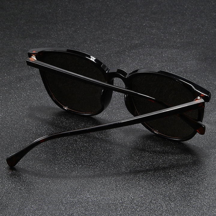 Women's fashionable sunglasses in a unique design with UV protection Bowlift