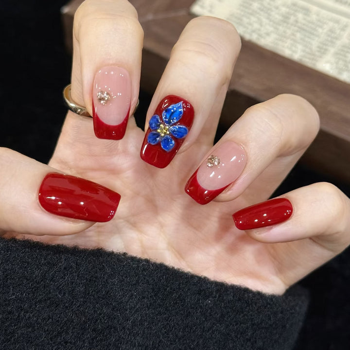 Artistic Nail Design Kit with Floral Accents Bowlift