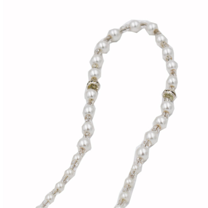 Elegant Pearlescent Eyewear Chain Bowlift