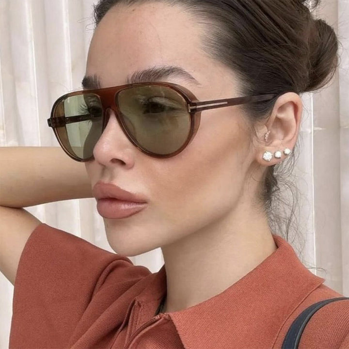 Ladies stylish sunglasses in aerodynamic design Bowlift