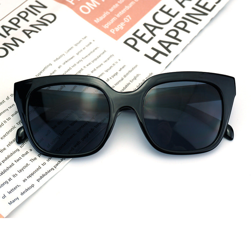 Women Fashion oversized Sunglasses with striking Frame Bowlift