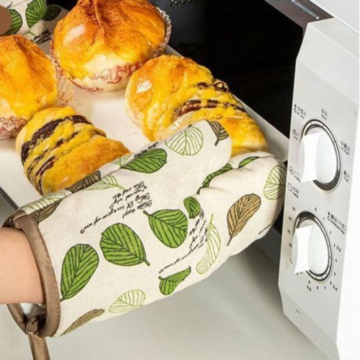 Heat-resistant cotton oven mitt with silicone grip and hanging loop Bowlift