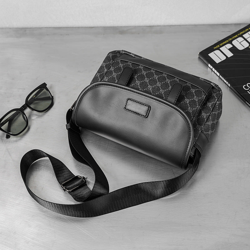 Stylish shoulder bag with multiple compartments Bowlift