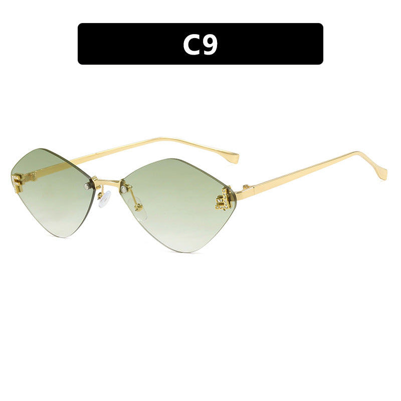 Women's geometric sunglasses in an extravagant design with gradient lenses Bowlift