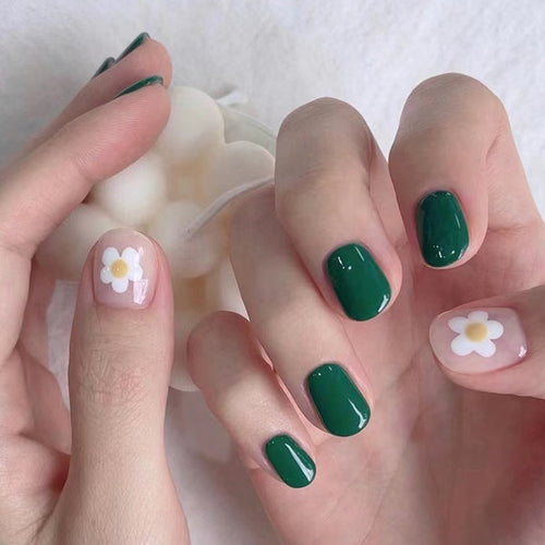 Artful Nail Art in Floral Design Bowlift