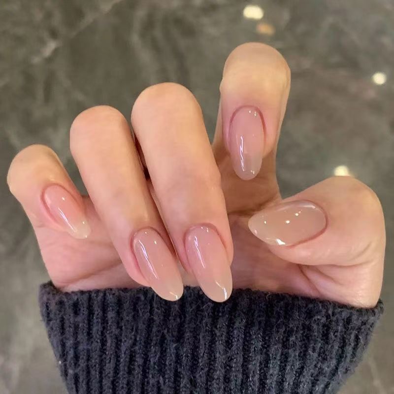 Elegant Press-On Nail Set with Transitional Glossy Finish Bowlift