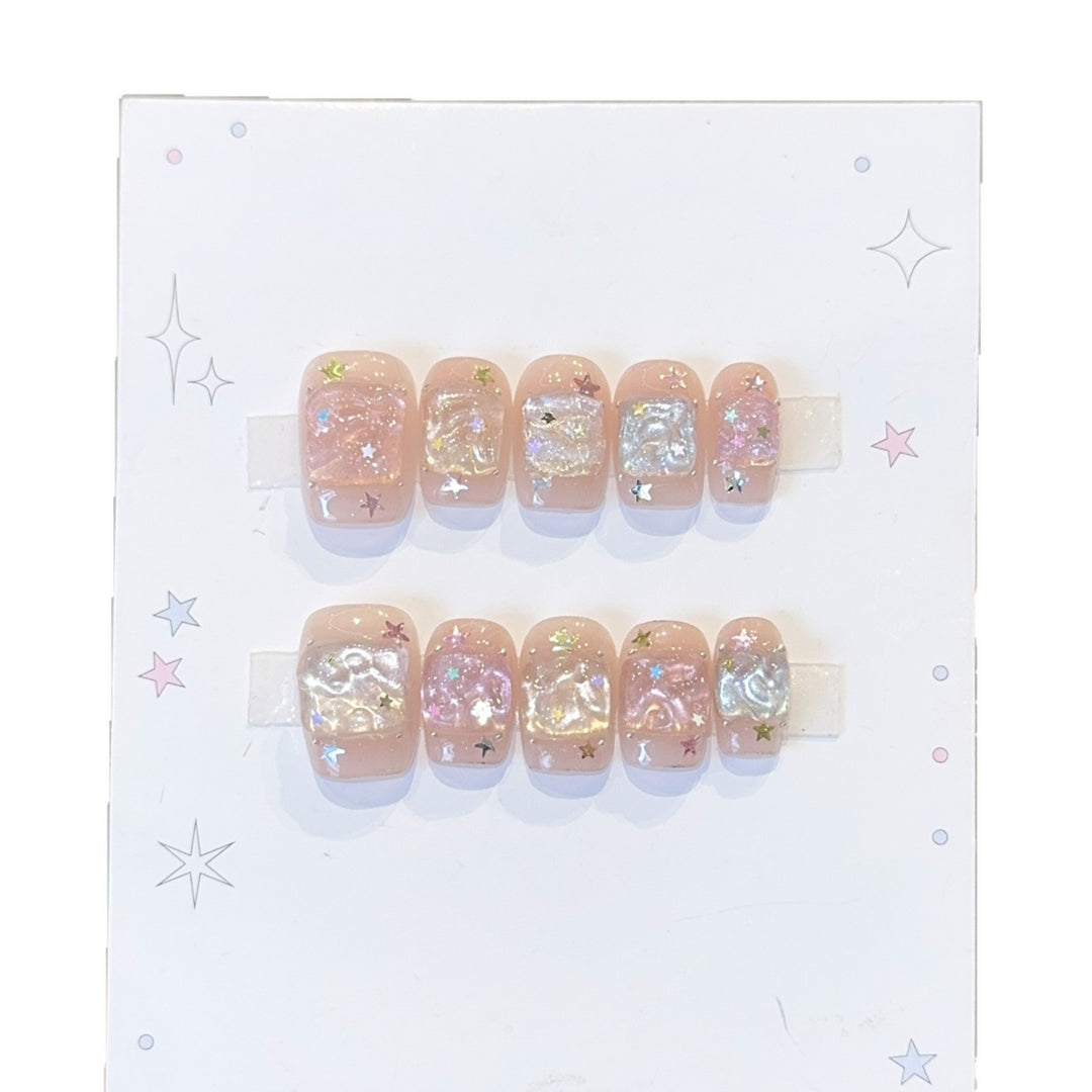 Artificial Nails in Innovative Glitter Design Bowlift