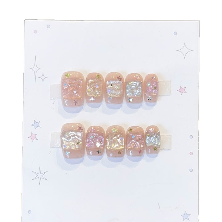 Artificial Nails in Innovative Glitter Design Bowlift