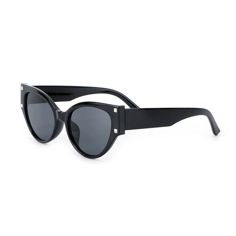 Women's trendy Cat-Eye sunglasses with glamorous accents Bowlift