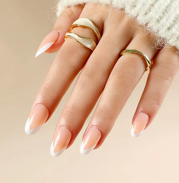 Elegant Artificial Nails with French Tip Bowlift