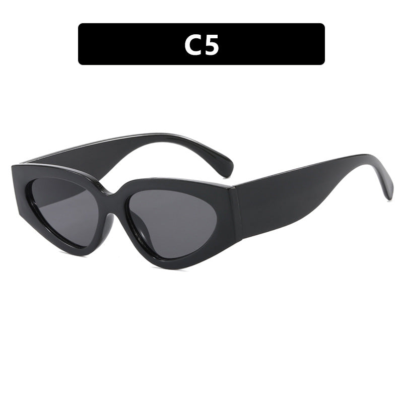 Women's Cat-Eye Sunglasses with Extravagant Design and Protective UV Filter Bowlift