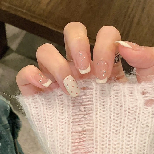 Artificial nails with sparkling rhinestone decorations Bowlift