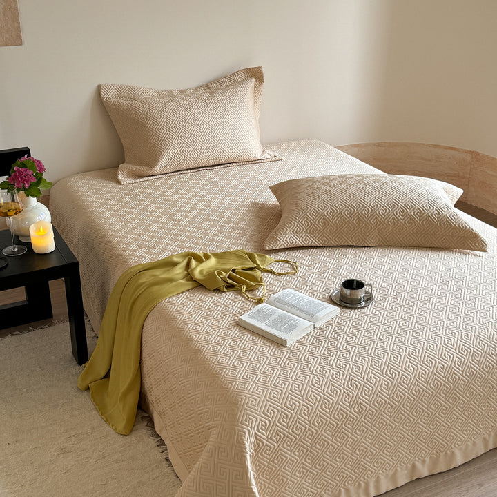 Luxury Quilted Bedspread and Pillow Sham Set