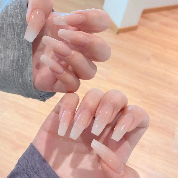 Artificial Nail Tips in Modern Stiletto Design Bowlift