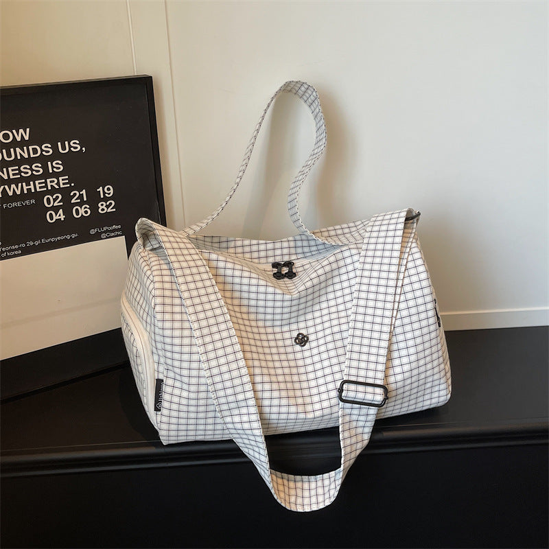 Women’s sporty and stylish travel bag Bowlift