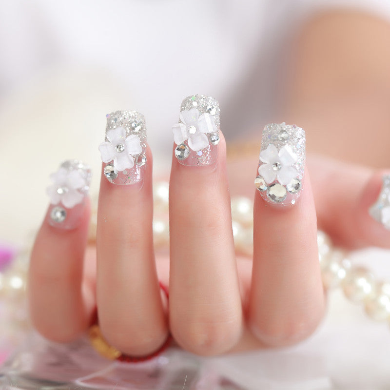 Artificial nails with glitter and floral 3D accents Bowlift