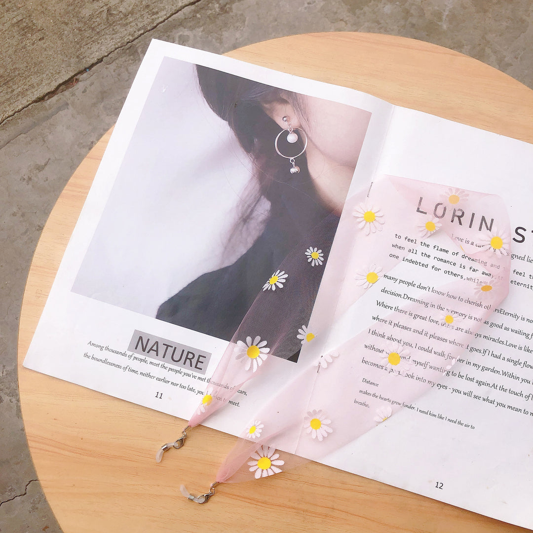 Floral Patterned Eyewear Chain Bowlift