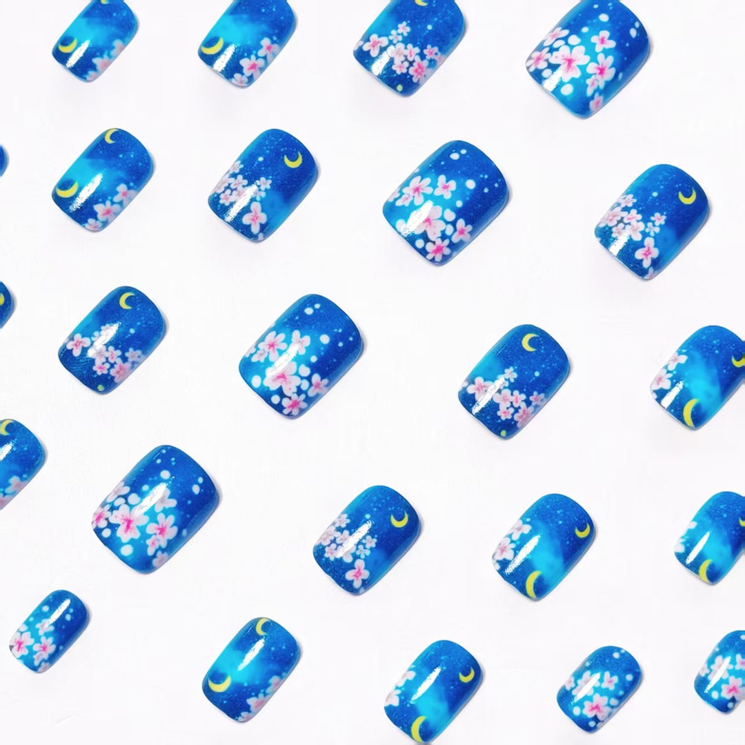 Artificial nail set with floral designs Bowlift