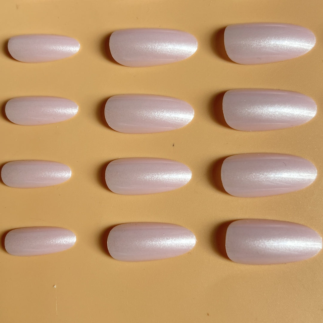 Elegant Almond Shaped Press-On Nail Extensions Bowlift